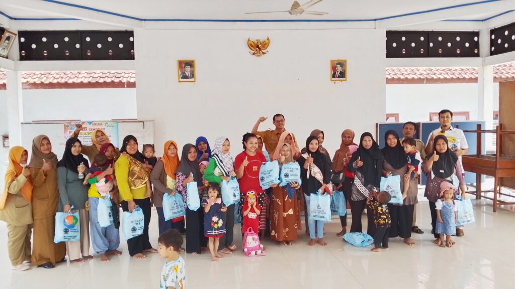 Salurkan Bantuan Pangan Untuk 20 KPM di Wilayah Kelurahan Paduraksa
